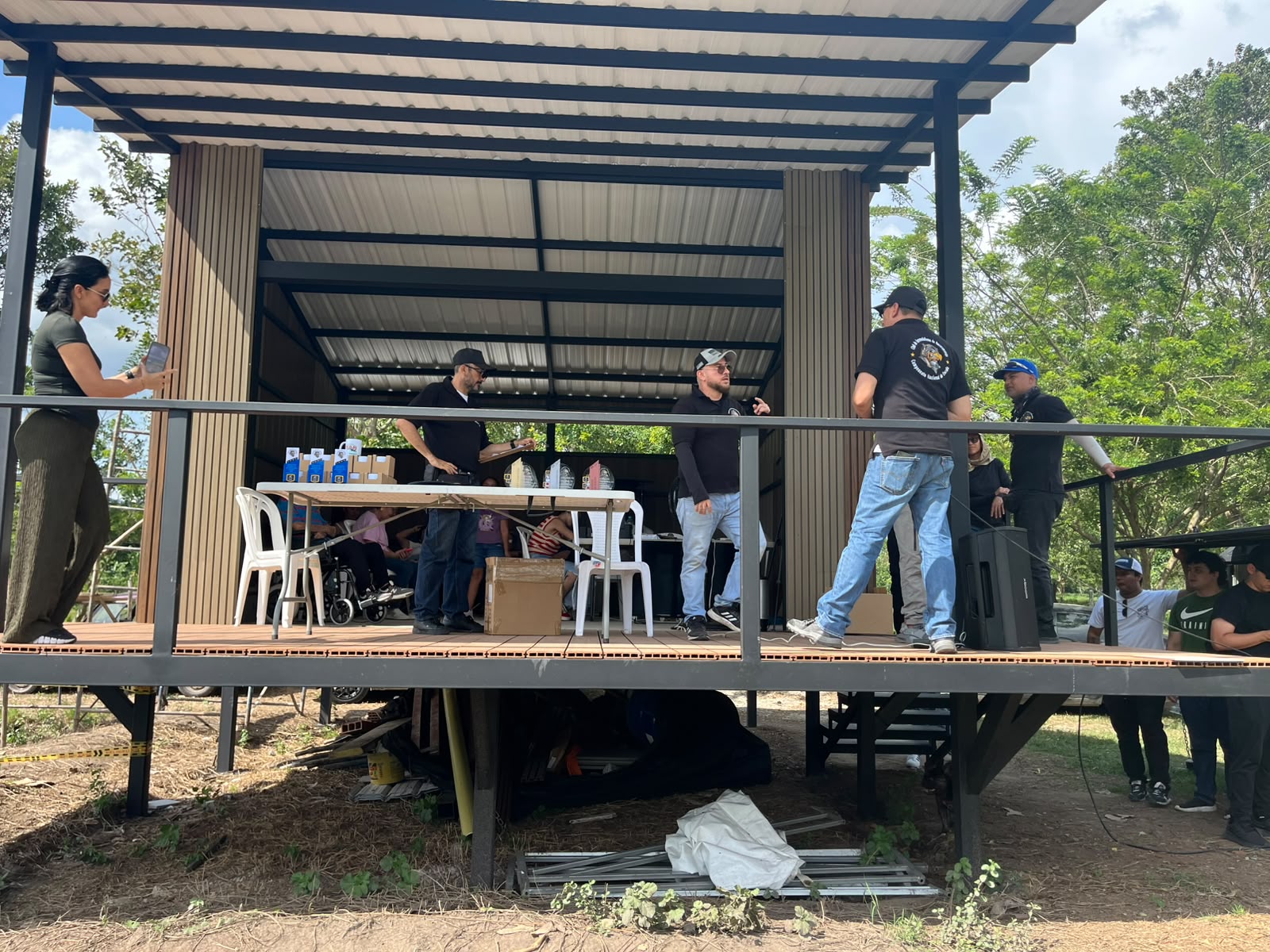 Organización y premiación en la tarima